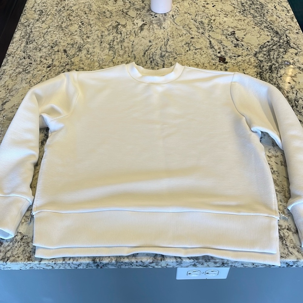 Calia Elevate Ottoman side zipper sweater. Size small.